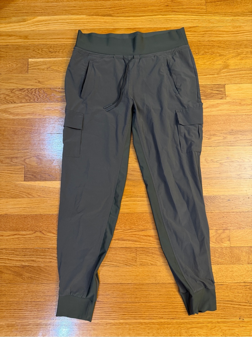 Athleta Sutton Utility Cargo Jogger Pants in Olive Green - Size 10T
